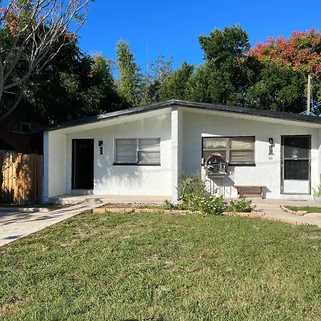 Bohemian 1 Bedroom- Minutes From Busch Gardens